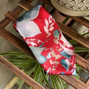 Towncraft made in the USA‎ red blue purple floral men’s necktie vintage